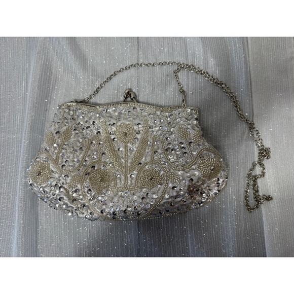 Vintage Handbags - SILVER AND WHITE BEADED CLUTCH WITH CHAIN